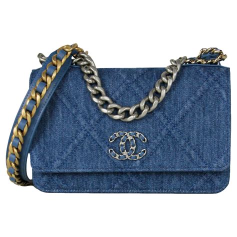 chanel crossbody bag 2022 chain detail|Chanel crossbody bags for ladies.